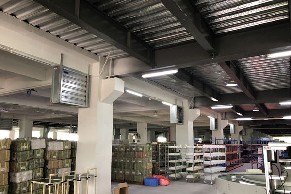 廠房車間大面積面積快速降溫使用什么設備？