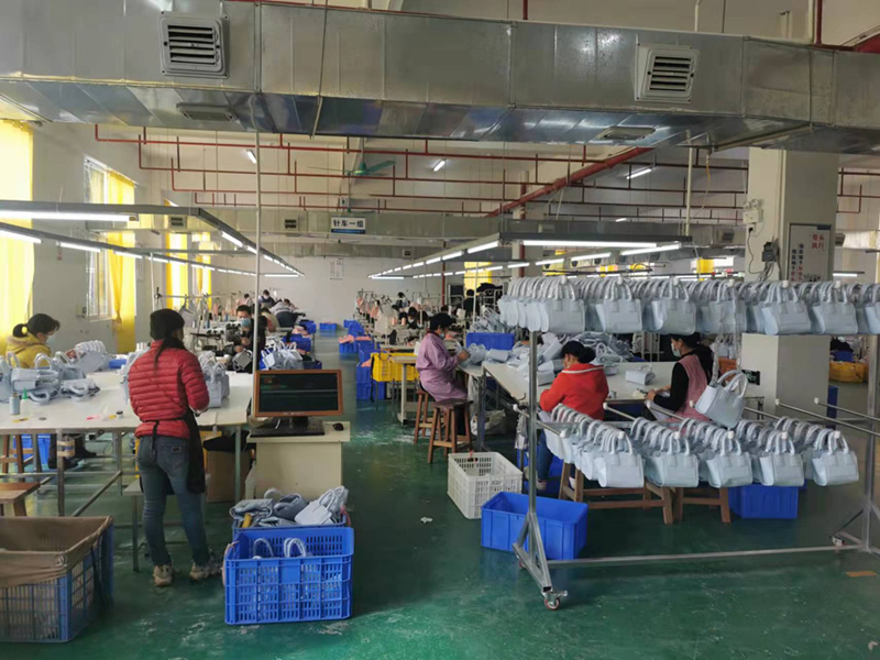 怎么用環保空調幫助服裝生產廠房車間去通風降溫？